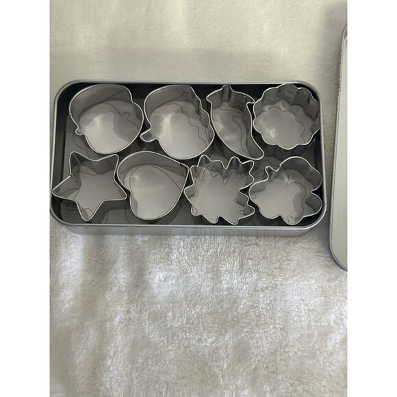 Pampered Chef‎ #1095 Creative Cutters Set 8-Mini Cookie Storage Tin - Picture 2 of 6